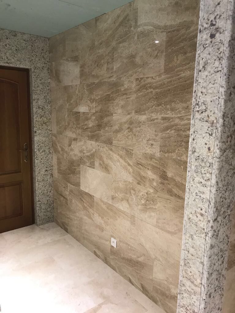 Baie amenajată cu piatră naturală – lucrare Kawa Stone