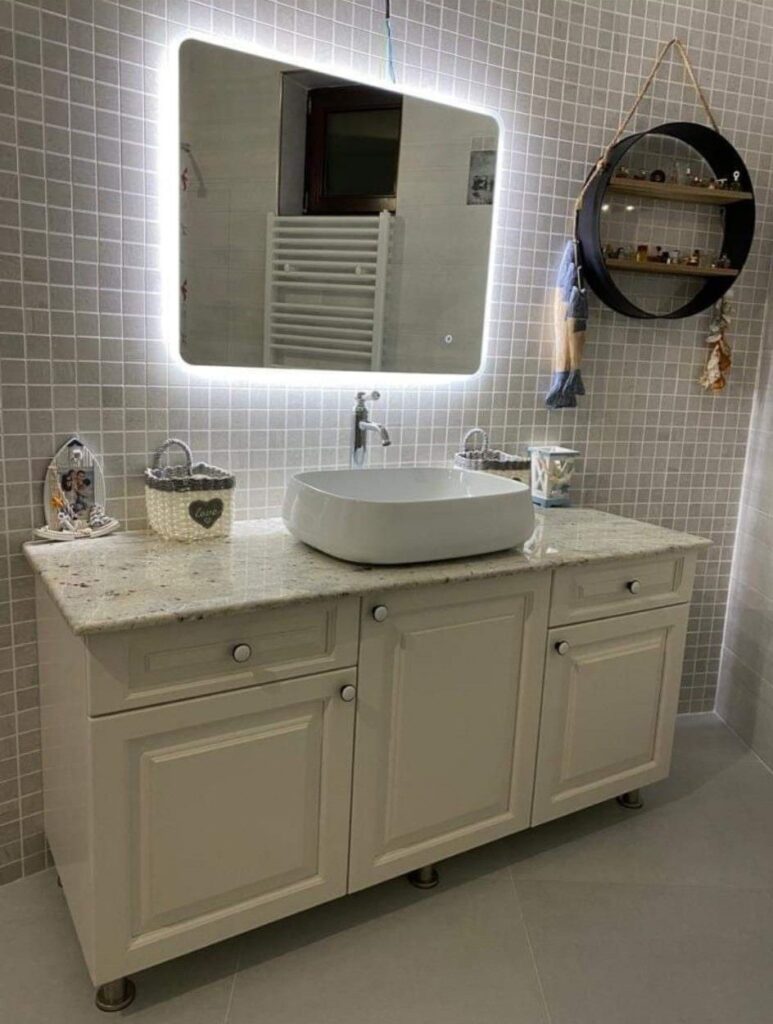 Baie amenajată cu piatră naturală – lucrare Kawa Stone