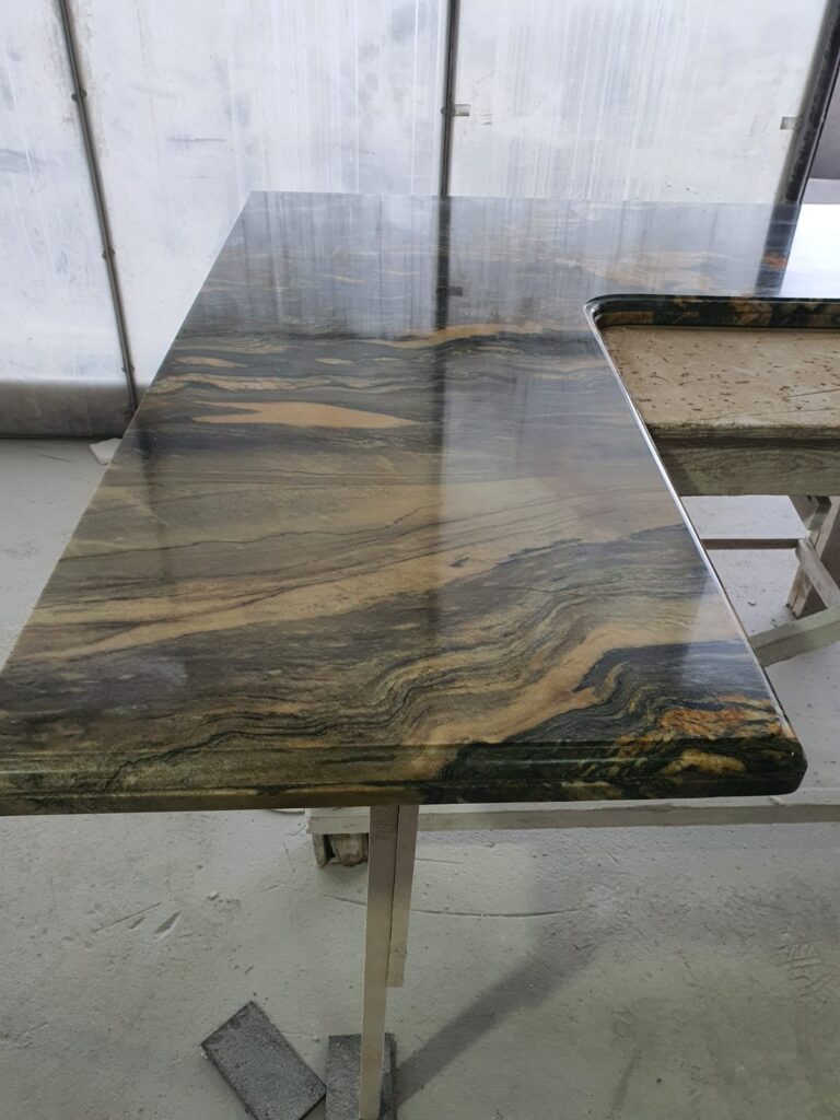 Blat de bucătărie din piatră naturală – lucrare Kawa Stone