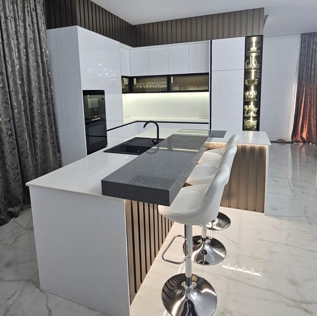 Blat de bucătărie din piatră naturală – lucrare Kawa Stone