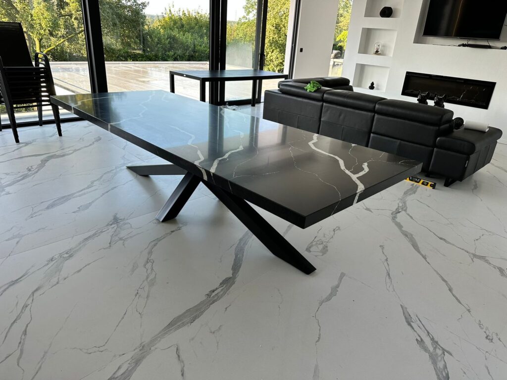 Blat de bucătărie din piatră naturală – lucrare Kawa Stone