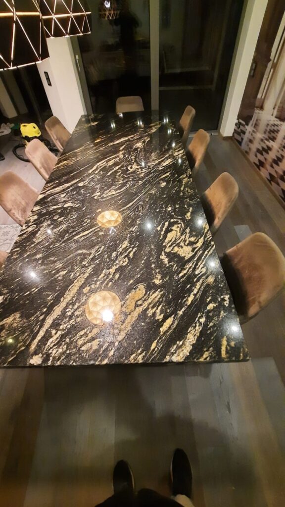 Blat de bucătărie din piatră naturală – lucrare Kawa Stone