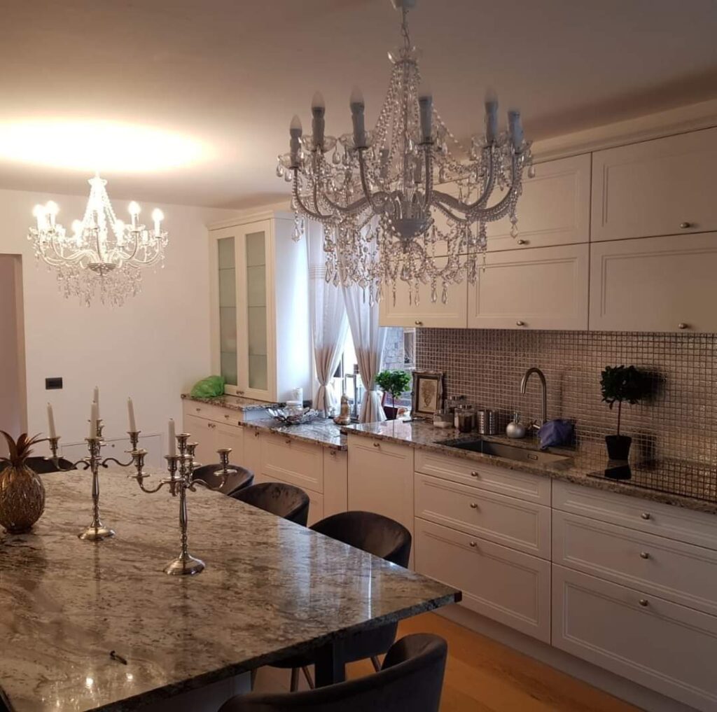 Blat de bucătărie din piatră naturală – lucrare Kawa Stone