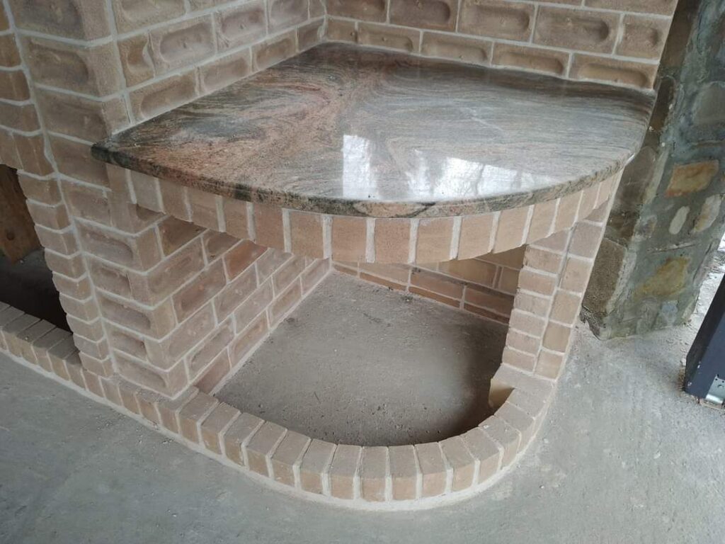 Lucrare la exterior din piatră naturală – Kawa Stone