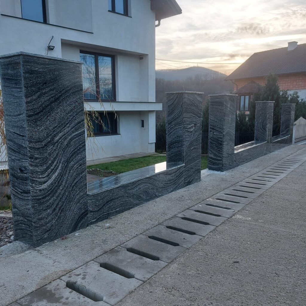 Lucrare la exterior din piatră naturală – Kawa Stone