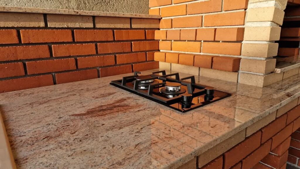 Lucrare la exterior din piatră naturală – Kawa Stone