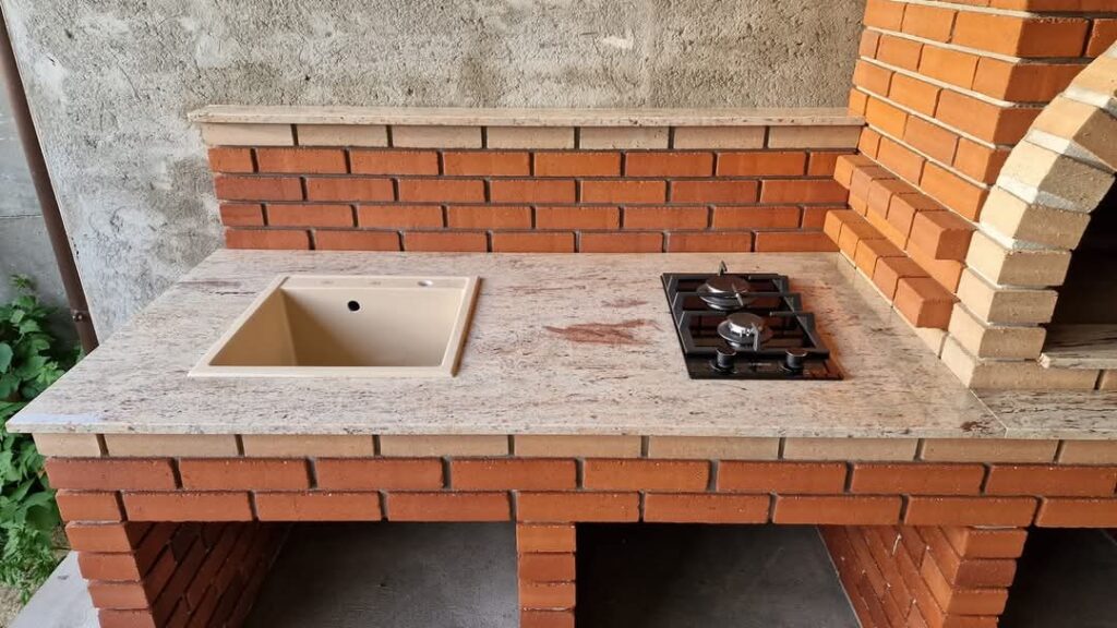 Lucrare la exterior din piatră naturală – Kawa Stone