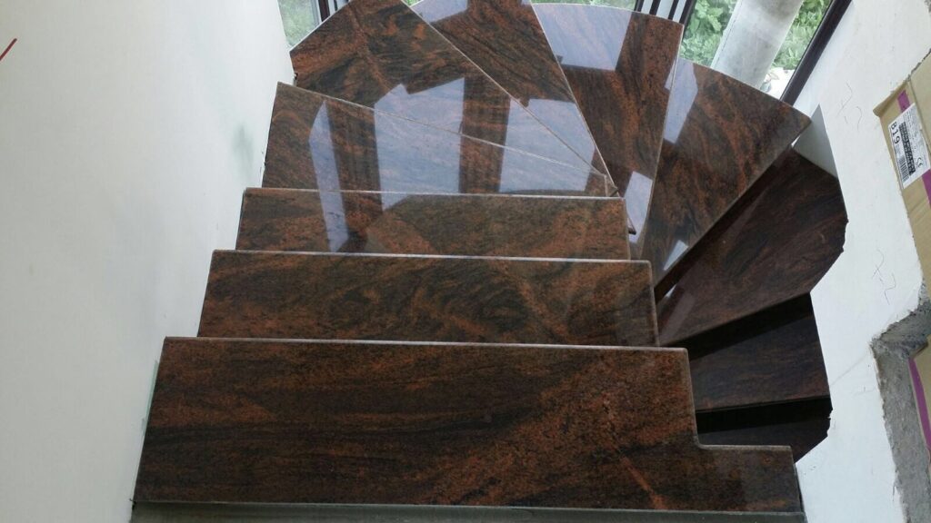 Scară placată cu piatră naturală – lucrare Kawa Stone