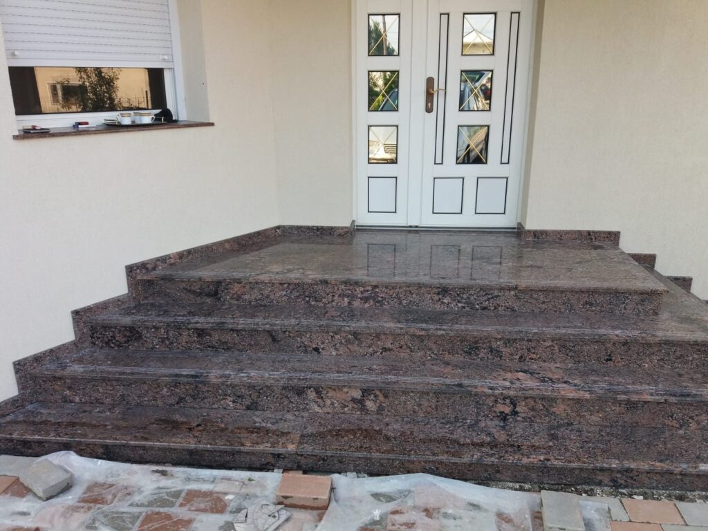 Scară placată cu piatră naturală – lucrare Kawa Stone