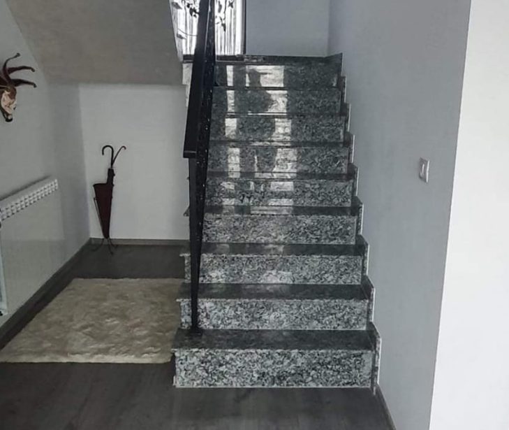 Scară placată cu piatră naturală – lucrare Kawa Stone