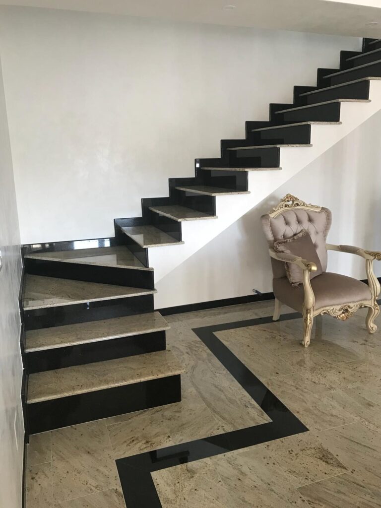 Scară placată cu piatră naturală – lucrare Kawa Stone
