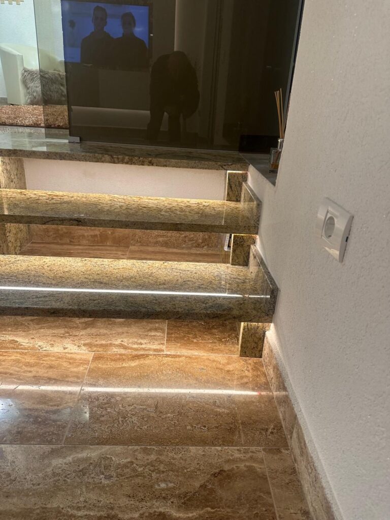 Scară placată cu piatră naturală – lucrare Kawa Stone