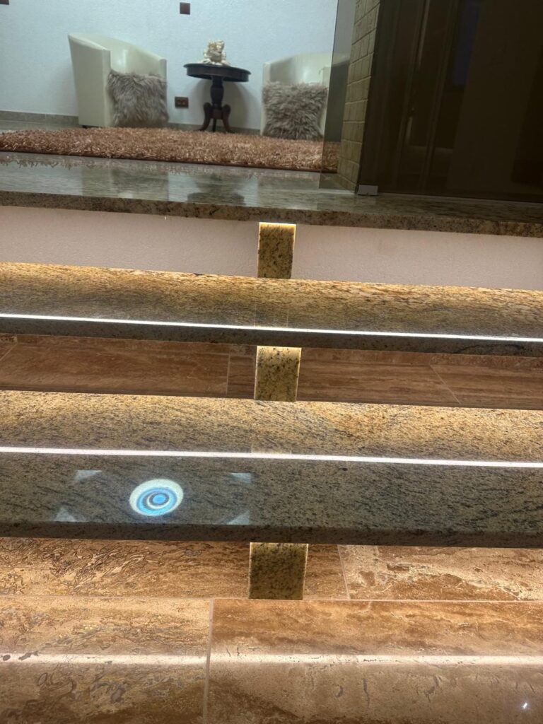 Scară placată cu piatră naturală – lucrare Kawa Stone