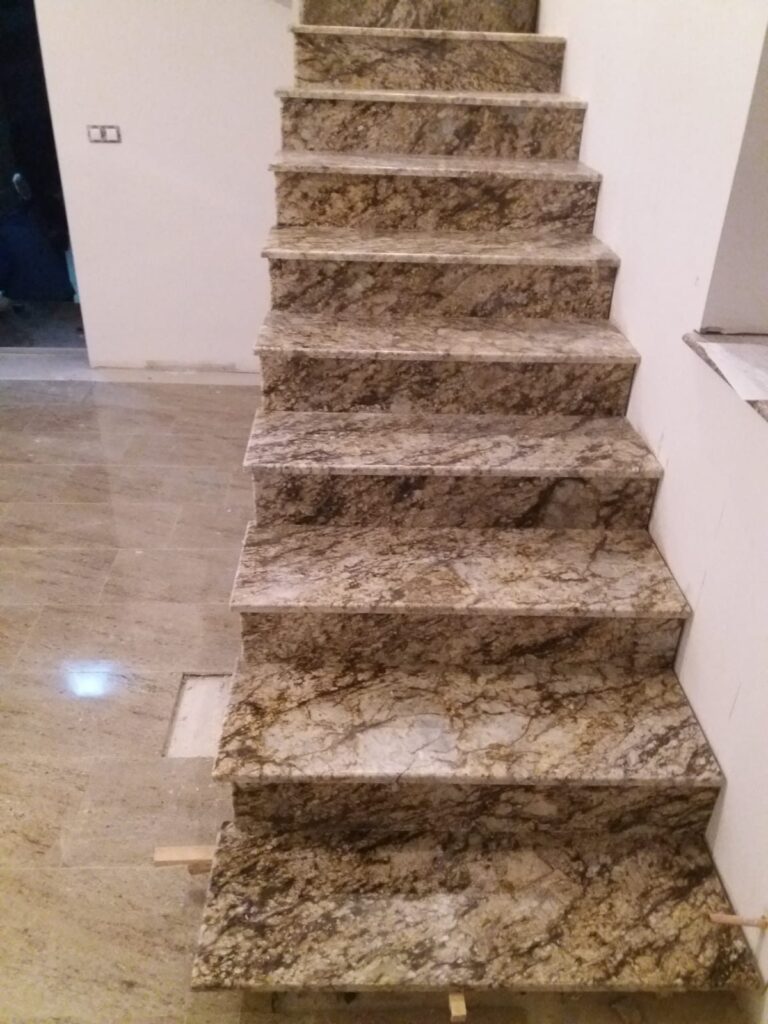Scară placată cu piatră naturală – lucrare Kawa Stone