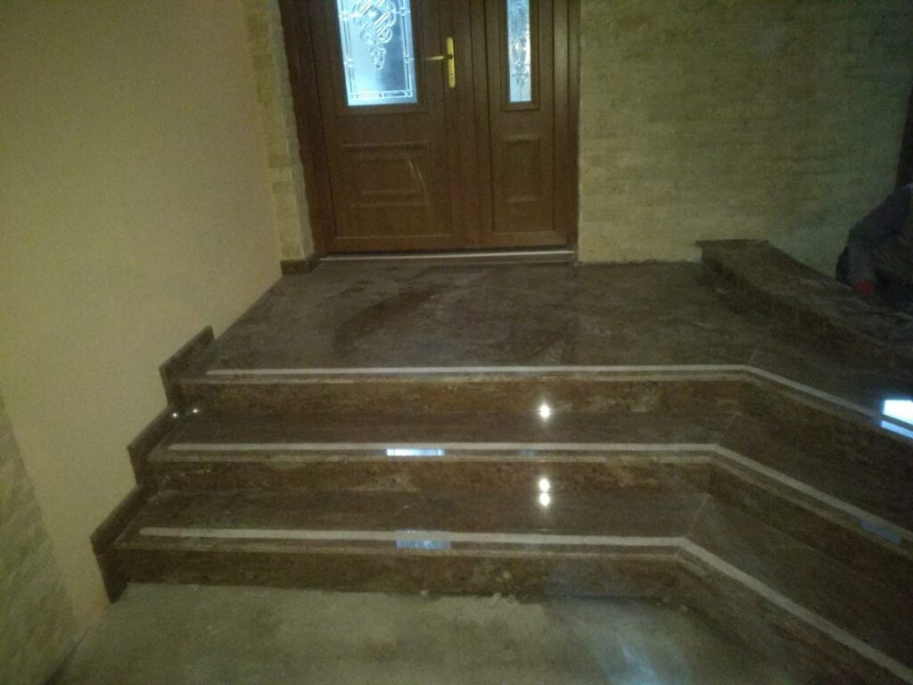 Scară placată cu piatră naturală – lucrare Kawa Stone