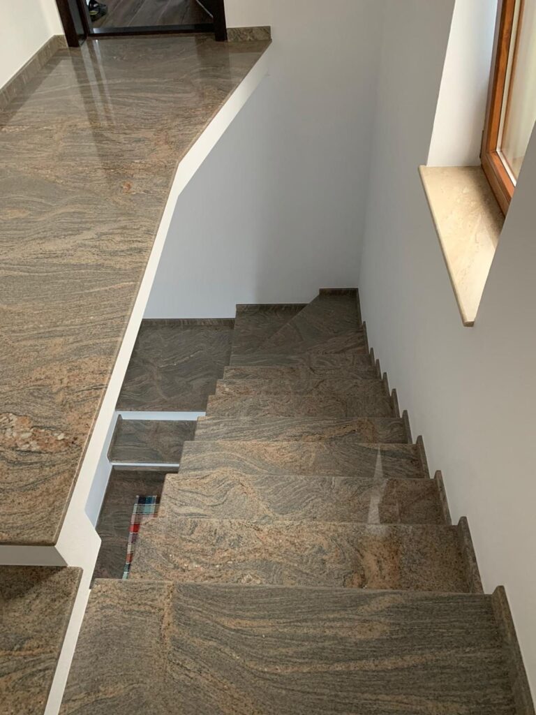 Scară placată cu piatră naturală – lucrare Kawa Stone