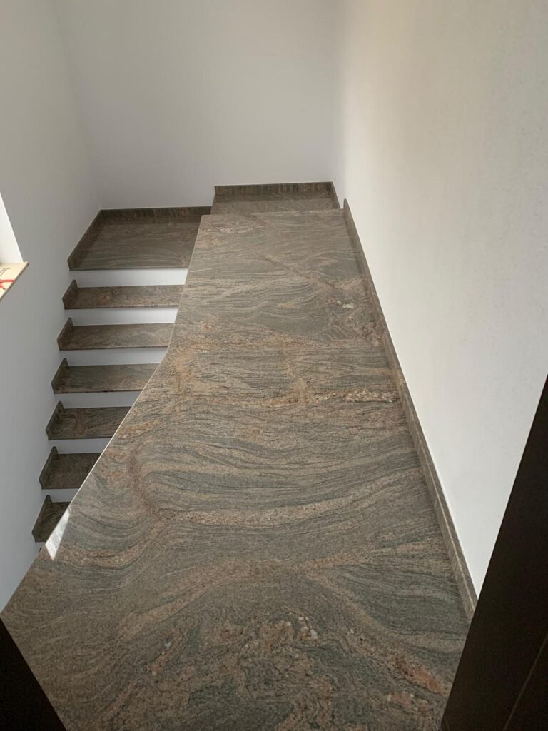 Scară placată cu piatră naturală – lucrare Kawa Stone