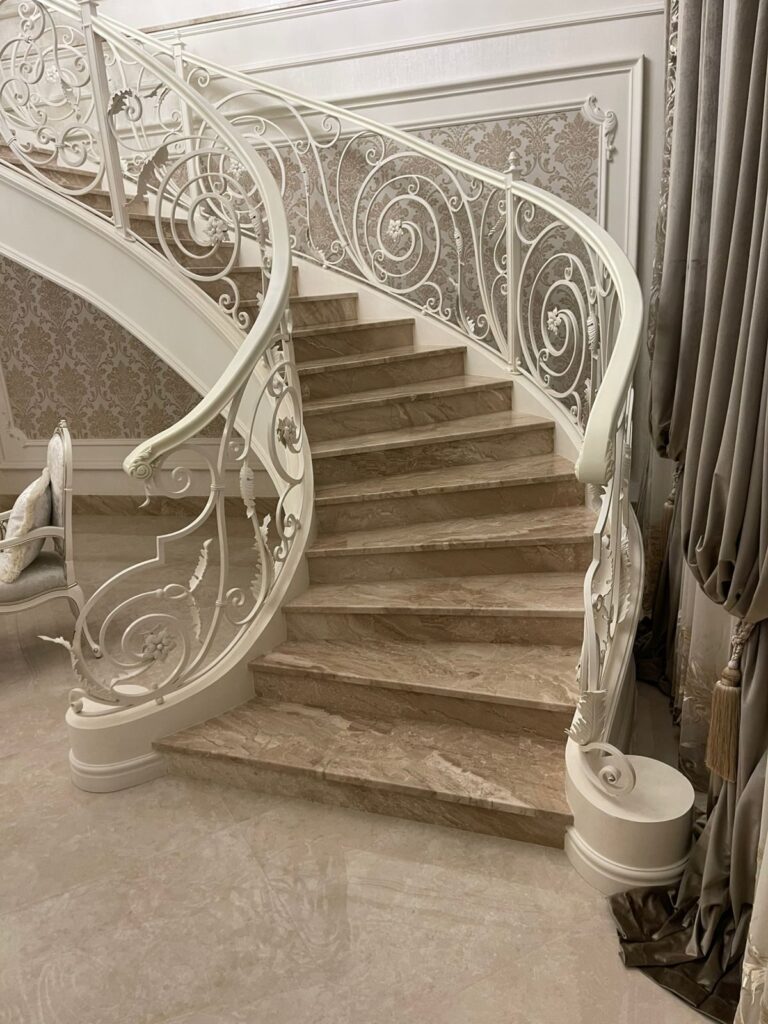 Scară placată cu piatră naturală – lucrare Kawa Stone