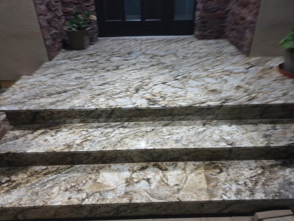 Scară placată cu piatră naturală – lucrare Kawa Stone