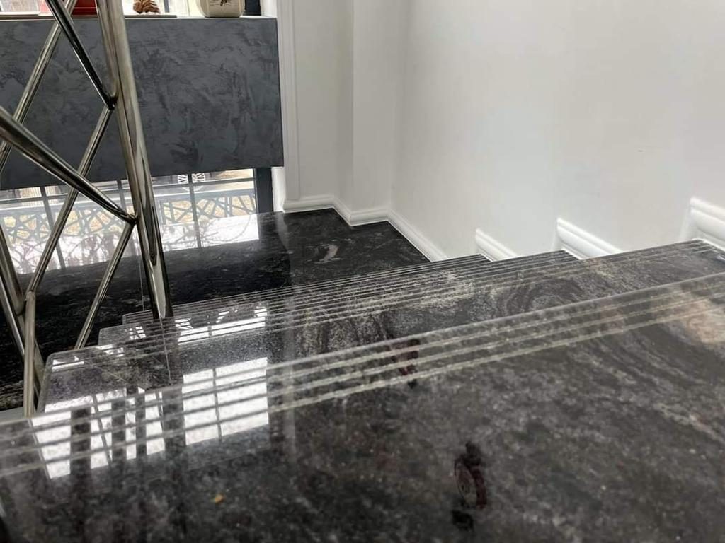 Scară placată cu piatră naturală – lucrare Kawa Stone