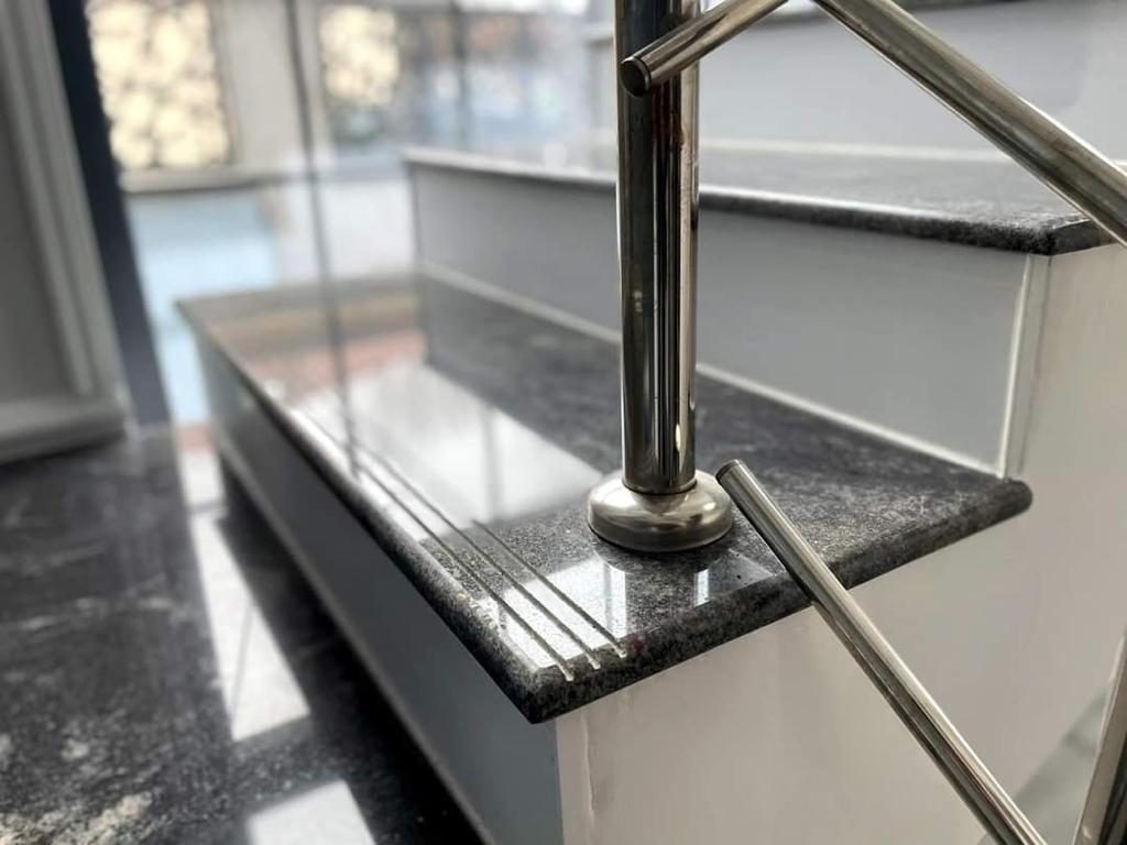 Scară placată cu piatră naturală – lucrare Kawa Stone