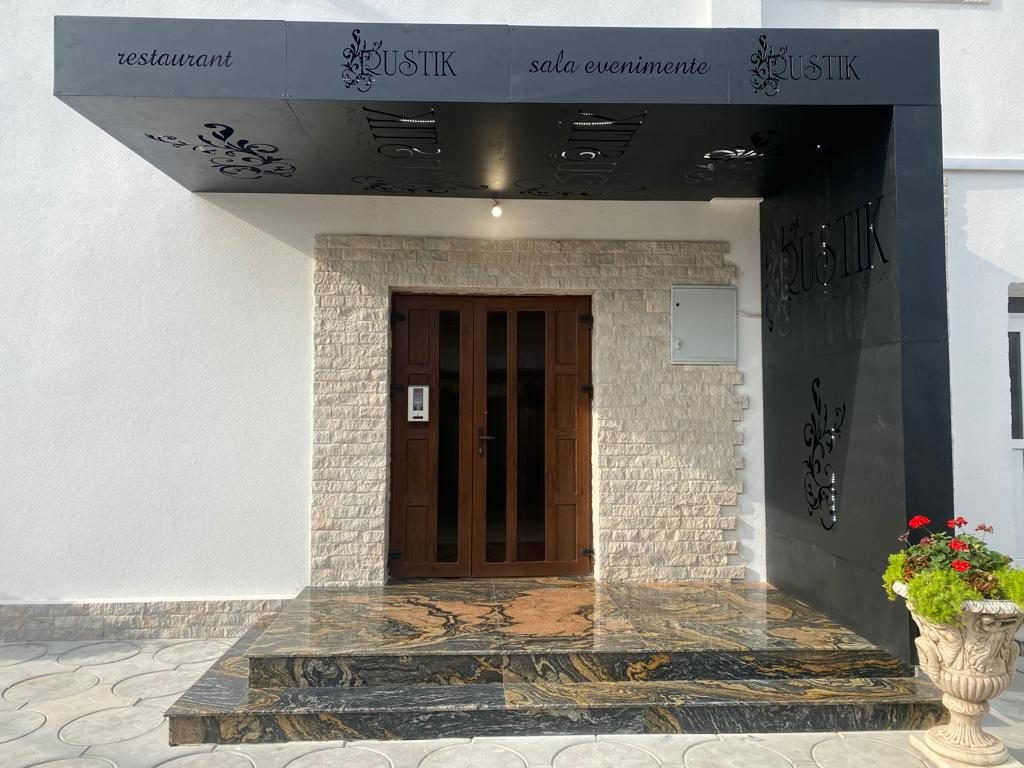 Scară placată cu piatră naturală – lucrare Kawa Stone